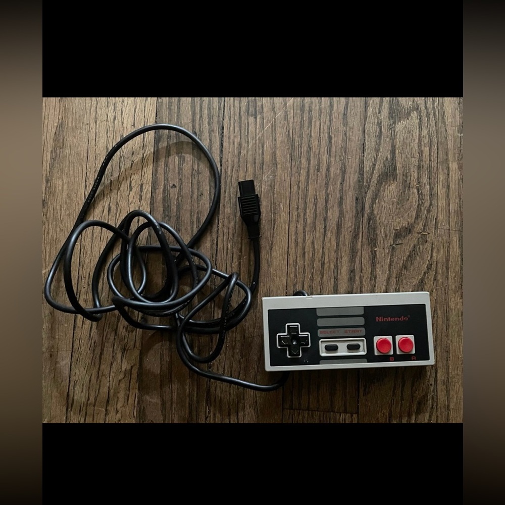 Vintage Nintendo NES-004 Game Controller